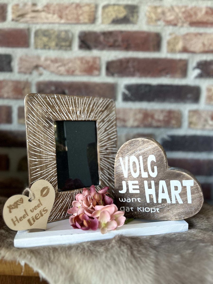 Creaties van hier – Cadeau pakket fotolijstje Volg je hart natural - dienblaadje wit - bloem – Fotolijstje - teksthart volg je hart - met houten hartje