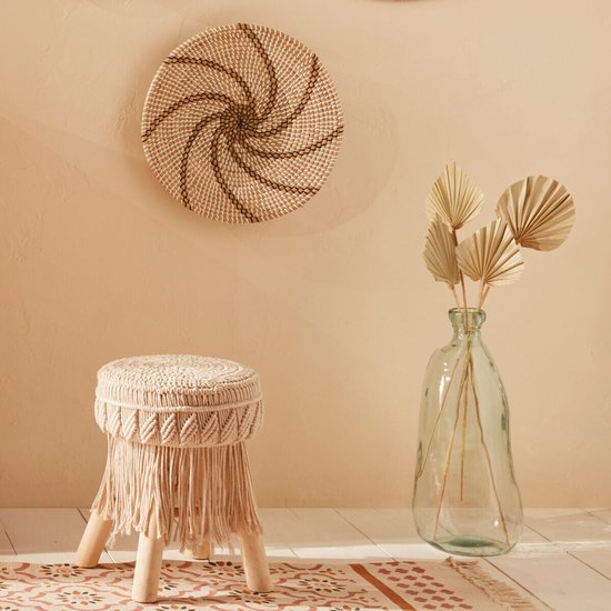 Natuurlijk macramé krukje met franjes en houten poten, D32 x H42 cm.