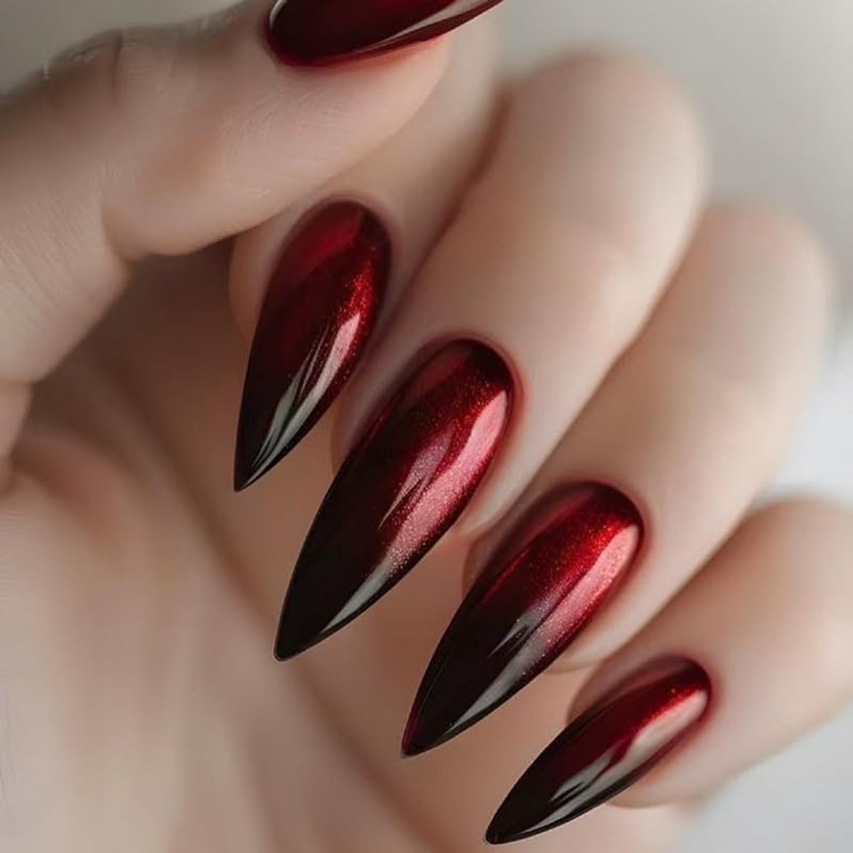 Nails, extreem lang, stiletto, Halloween, zwart rood, ombre gothic, kunstnagels met nagellijm, vampier blood zwart rood kleurverloop kunstnagels