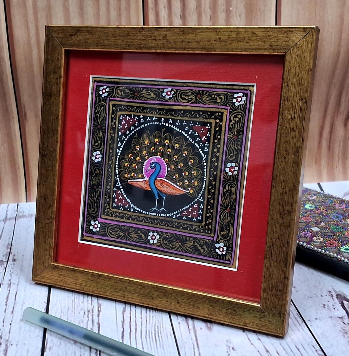 Omgoods - Zijde Schilderij Gouden Pauw - Indische Miniatuur Kunst