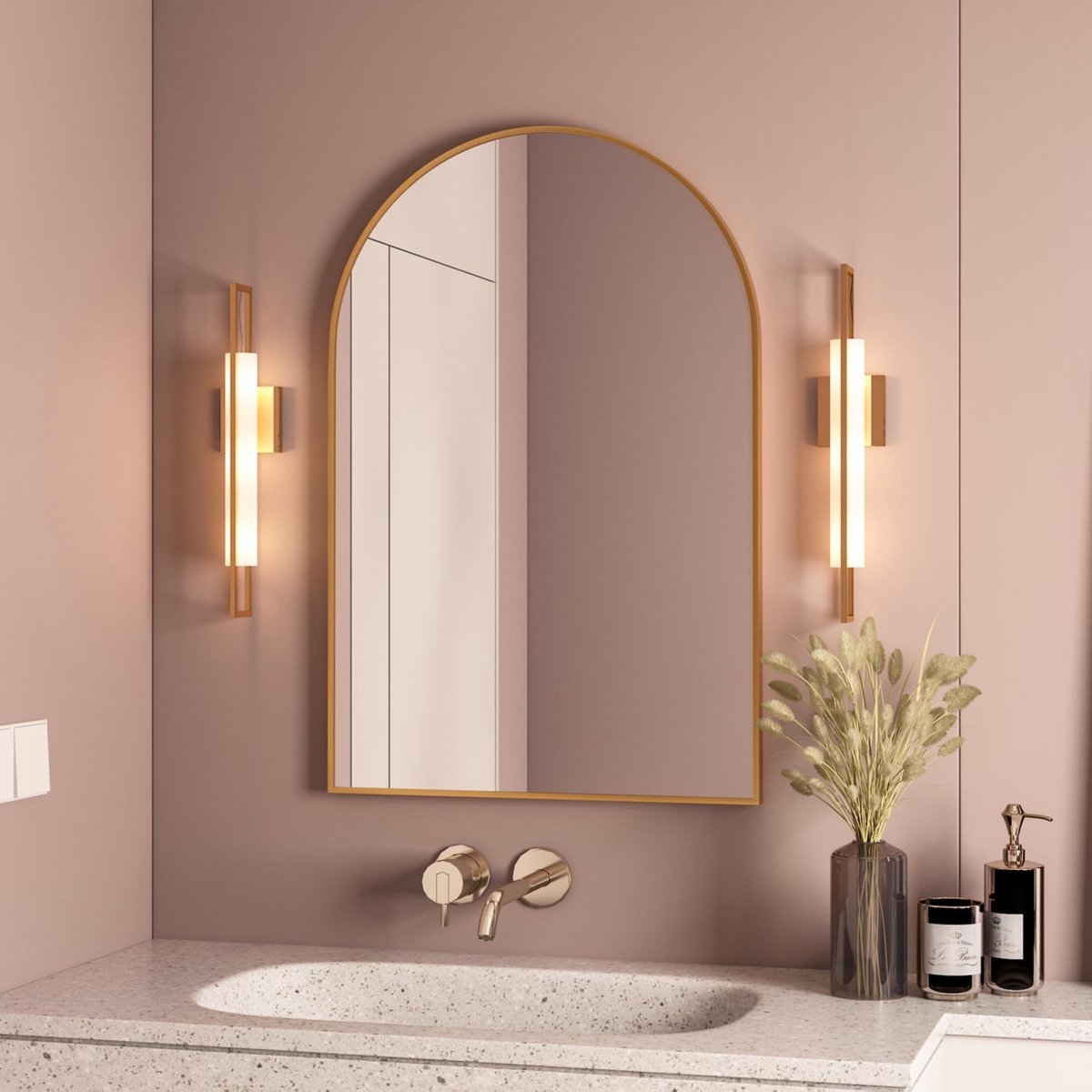 Omgoods - Gouden Curved Badkamerspiegel met Frame, 50 x 75 cm