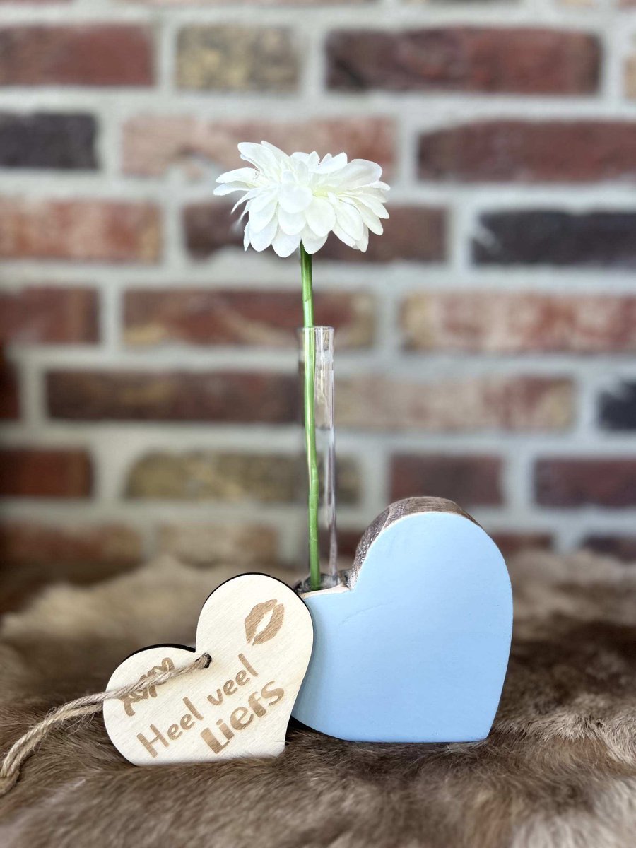 Creaties van hier – hart met reageerbuisje - 10x10cm - naturel - baby blauw - met houten hartje