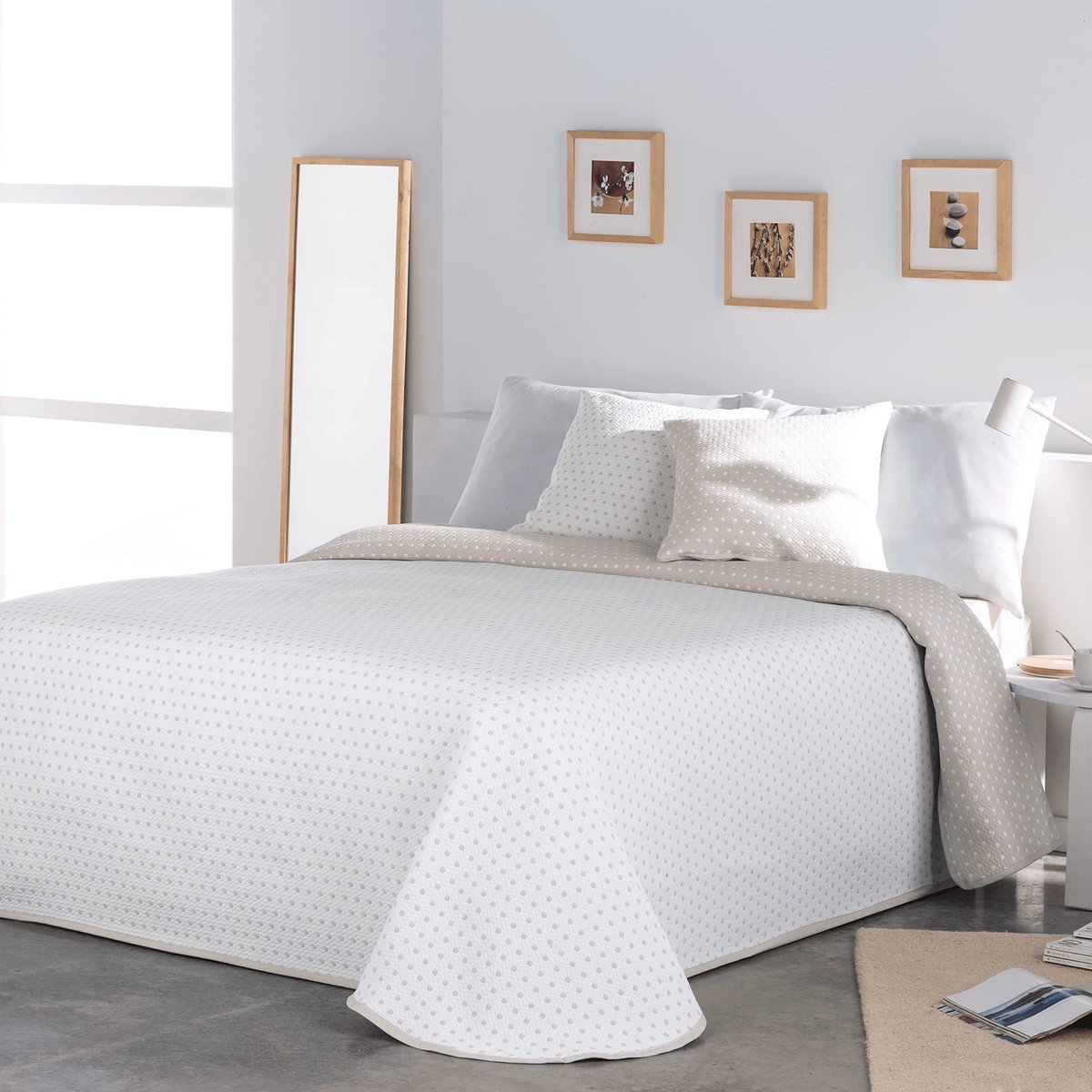 Omgoods - Sofia 26 Licht Bedsprei voor Tweepersoonsbed, Beige 270x270 cm