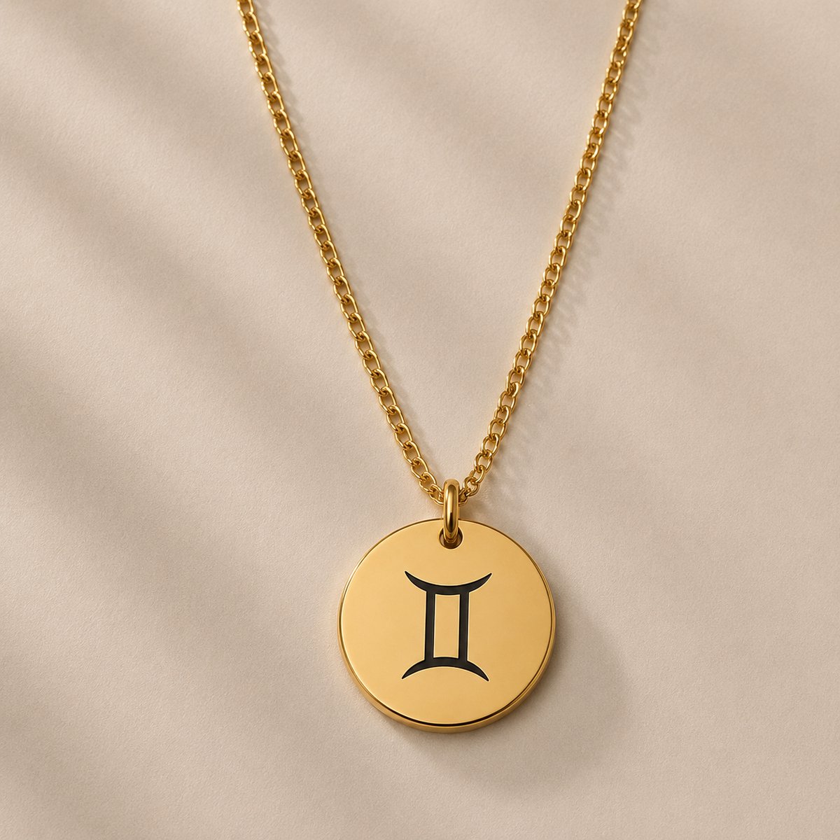 Maevi® Sterrenbeeld Ketting - Tweelingen / Gemini - Kleur: Goud - RVS / Roestvrijstaal / Stainless Steel - Verkleurt niet - Hoge Kwaliteit & Incl. Luxe Verpakking - Zodiac Necklace / Sterrenbeeld Ketting - Formaat: 12 mm - Cadeau