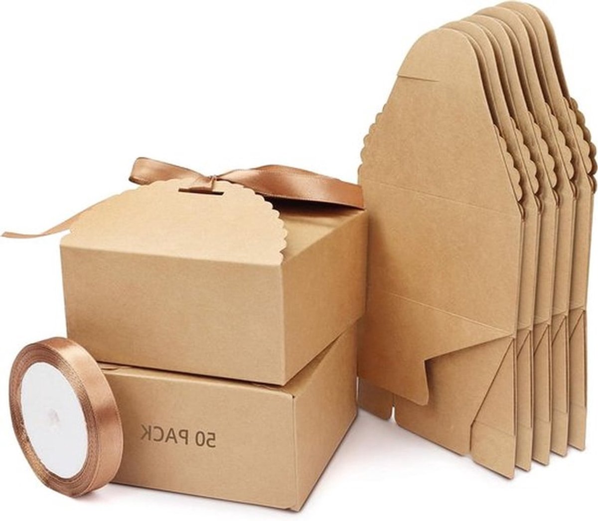 - Vierkante Kartonnen Geschenkdoos - DIY Hobby Papier - Bruin - Feest Giften - Geschikt voor Huwelijk - 50 Stuks - 12 x 12 x 6 cm - Kleine Dozen Voor Feestelijke Gelegenheden - Bruine Linten & Snoepjes