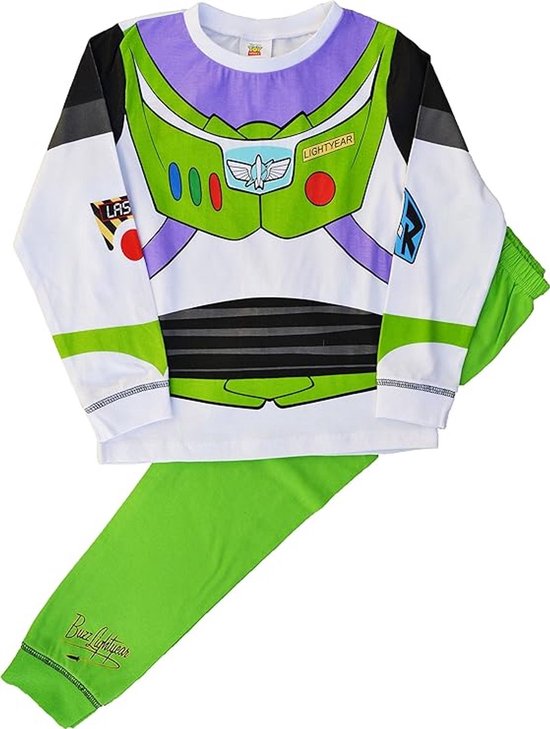 Ensemble de pyjama Buzz Lightyear détaillé en vert, blanc et violet. La poitrine est imprimée des détails emblématiques de la combinaison spatiale. Le pantalon est vert uni avec "Buzz Lightyear" sur la cheville.