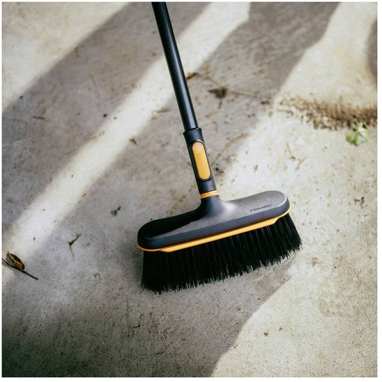 Fiskars - Tuinbezem OneClick tuinbezem b27.2h20.1cm zonder steel or... van Fiskars — afbeelding 3