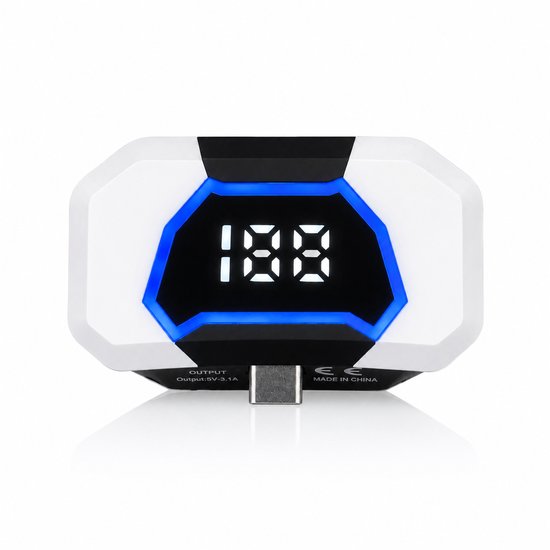 Zwarte en witte powerbank met blauwe LED-rand en digitaal display '188'. USB-C poort zichtbaar. 'MADE IN CHINA'.