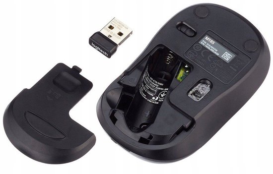 Onderkant van een M185 muis met batterijvak open, AA batterij en USB-ontvanger.