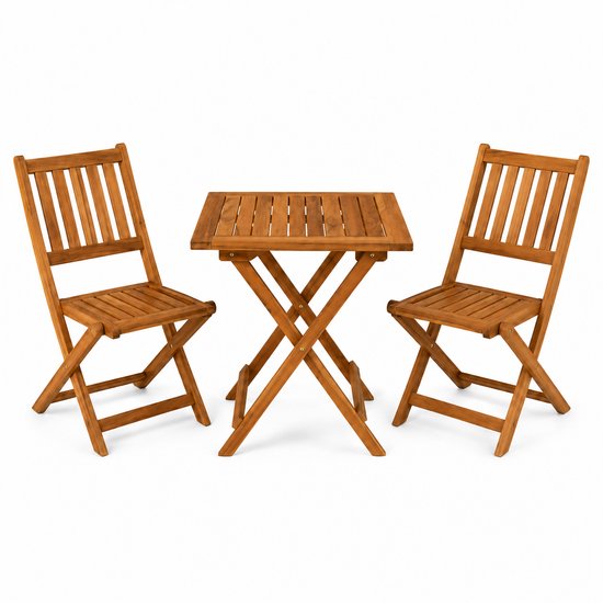 Houten bistroset met twee inklapbare stoelen en vierkante tafel, geïsoleerd op witte achtergrond.