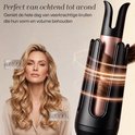 Model met golvend blond haar om 08:00 en om 20:00, met de automatische krultang.