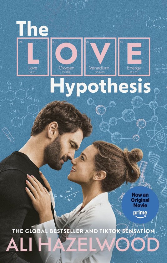 Boekomslag met een stel dat elkaar aankijkt. Titel: 'The Love Hypothesis'. Wetenschappelijke formules op de achtergrond.
