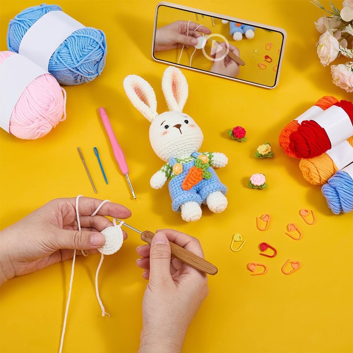Pasen gehaakte konijnenset voor beginners en volwassenen, 2-delige set doe-het-zelf haasjes met stapsgewijze videozelfstudie, instructie, garen, haak, accessoires voor