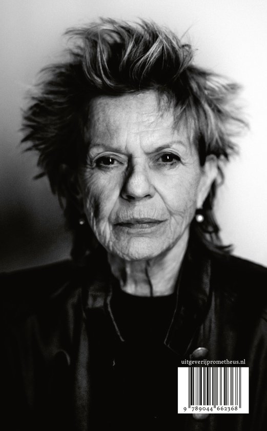 Boekomslag: Portret van een oudere vrouw met wild haar. Titel 'Johnnie Walker' van Connie Palmen.