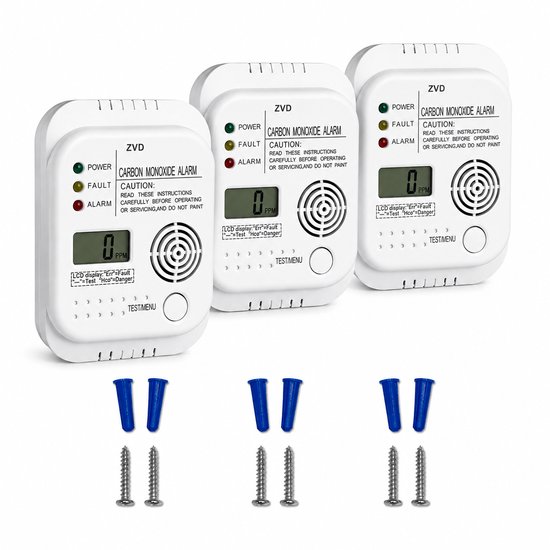 Drie witte koolmonoxidemelders met LCD-schermen, naast schroeven en pluggen. De melders hebben indicatielampjes en een testknop.
