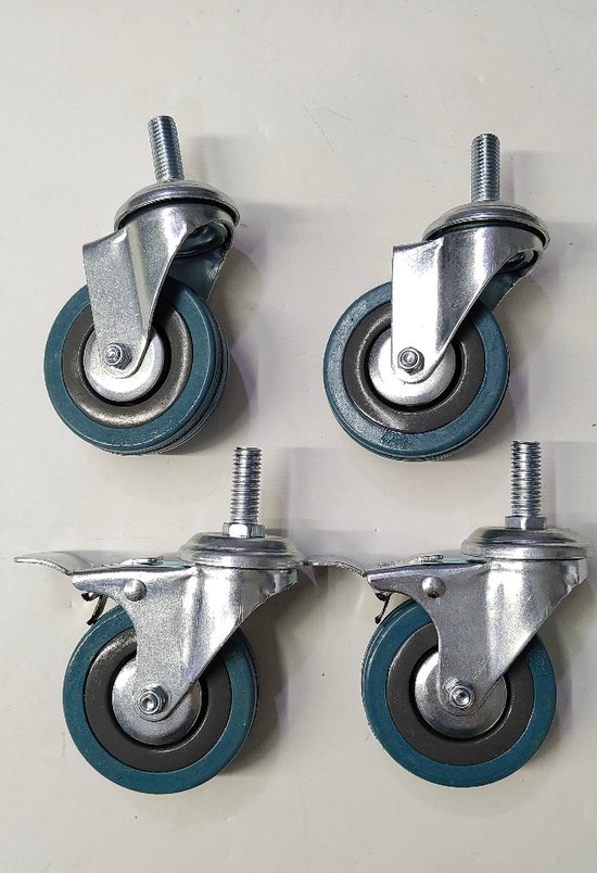 Set van vier grijze rubberen zwenkwielen met metalen beugel en M12 schroefdraad. Twee hebben een rem.