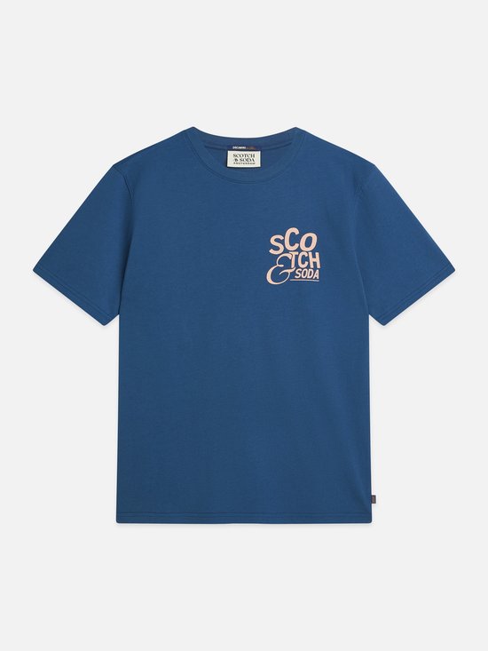 Blauw T-shirt met korte mouwen en roze logo 'scotch & soda' op de borst.