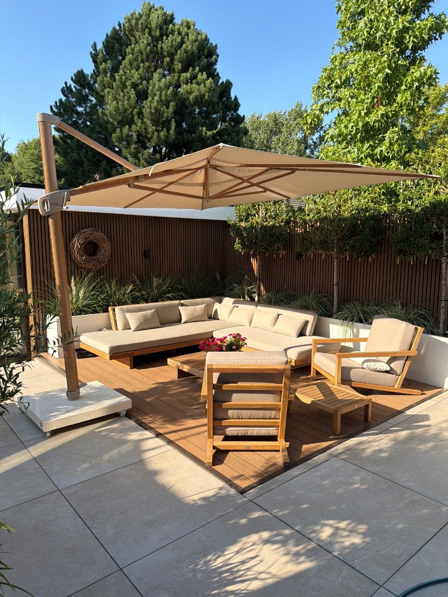 4 Seasons Outdoor Hacienda cantilever parasol 300 x 400 cm - wood-look frame