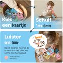 Kind kiest een kaartje, steekt het in het apparaat en leert 'koe'.
