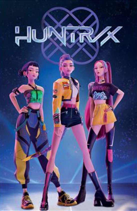 Drie animatiefiguren in modieuze outfits, met 'HUNTRX' logo erboven. Een meisje in geel jack, een ander in groen topje, en de derde in zwart shirt met rok.