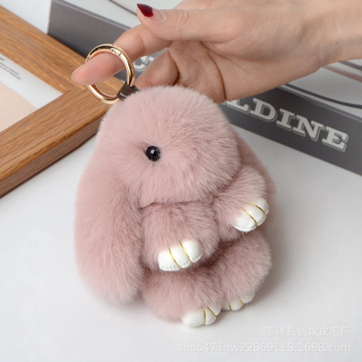 Casalora Sleutelhanger - Schattige Konijn Sleutelhanger 15 cm - Fluffy - Pluche Konijn Knuffel Sleutelhanger voor Tas of Sleutelbos – Kawaii Konijntje Tasdecoratie Cadeau voor Meisjes - Lichtoudroze