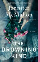 Livre 'The Drowning Kind' par Jennifer McMahon. Couverture sombre avec des roses roses, des mains tenant des fleurs. Bordure rose.
