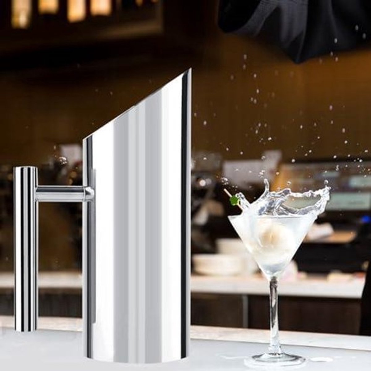 Waterkan - Koude dranken - Ijsbeschermer - Roestvrij staal - Pitcher - Serveergereedschap - Geschikt voor thuis en hotel - 1 liter - Zilver.