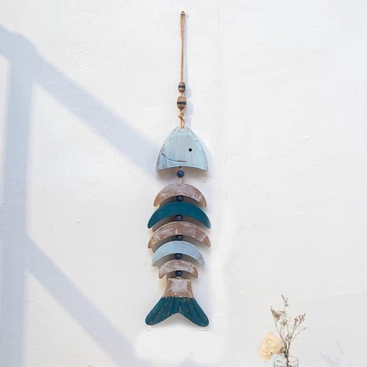 - Vis hanger - Decoratieve hanger - Retro stijl - Koord - Hangdecoratie - Ruimtedecoratie - Maritieme decoratie - Wanddecoratie - Huisdecoratie - Visgraat hanger - Geschikt voor wanddecoratie - Houten vishanger met mediterrane invloeden