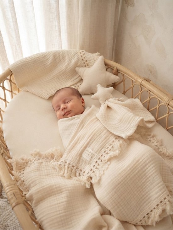Niddo Earth Kraamcadeauset - Mousseline Babydeken, Gepersonaliseerd Speenkoord, Rammelaar & Knuffeldoekje - Beige — afbeelding 2