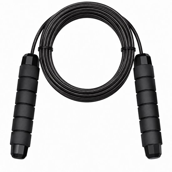 Zwart springtouw met zwarte, geribbelde handvatten en een zwart, opgerold koord.