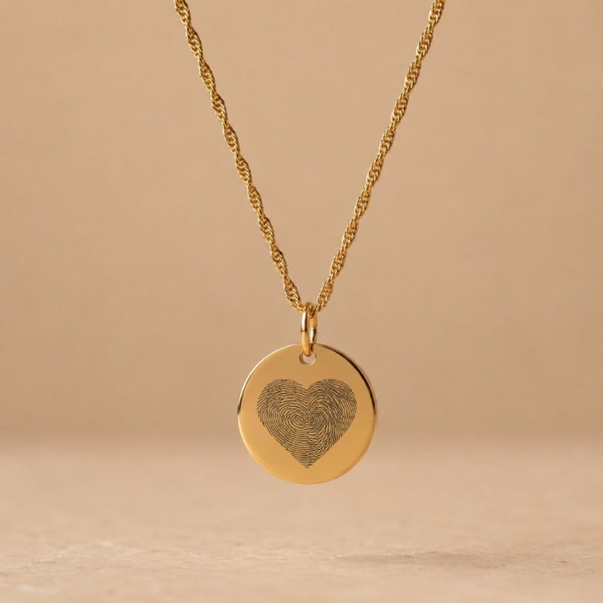 Maevi® Vingerafdruk Ketting - Kleur: Goud - Een of Twee Vingerafdrukken - Fingerprint Necklace - Formaat: 12mm - Incl. Luxe Verpakking - Snelle Levering - Hoge Kwaliteit - RVS / Stainless Steel - Verkleurt niet - Gepersonaliseerde Sieraden - Cadeau