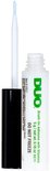DUO Brush-On Adhesive met vitamines, open met applicator. 5g. Witte fles met zwarte dop en groene opdruk.