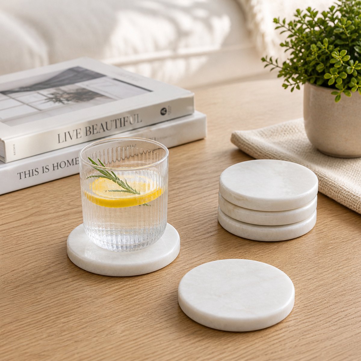 PersisCo Witte Marmeren Onderzetters – Set van 4 – Luxe Ronde Natuurstenen Glasonderzetters, Premium Onderzetterset voor Koffie, Wijn & Cocktails – Elegant Woonaccessoire & Tafeldecoratie