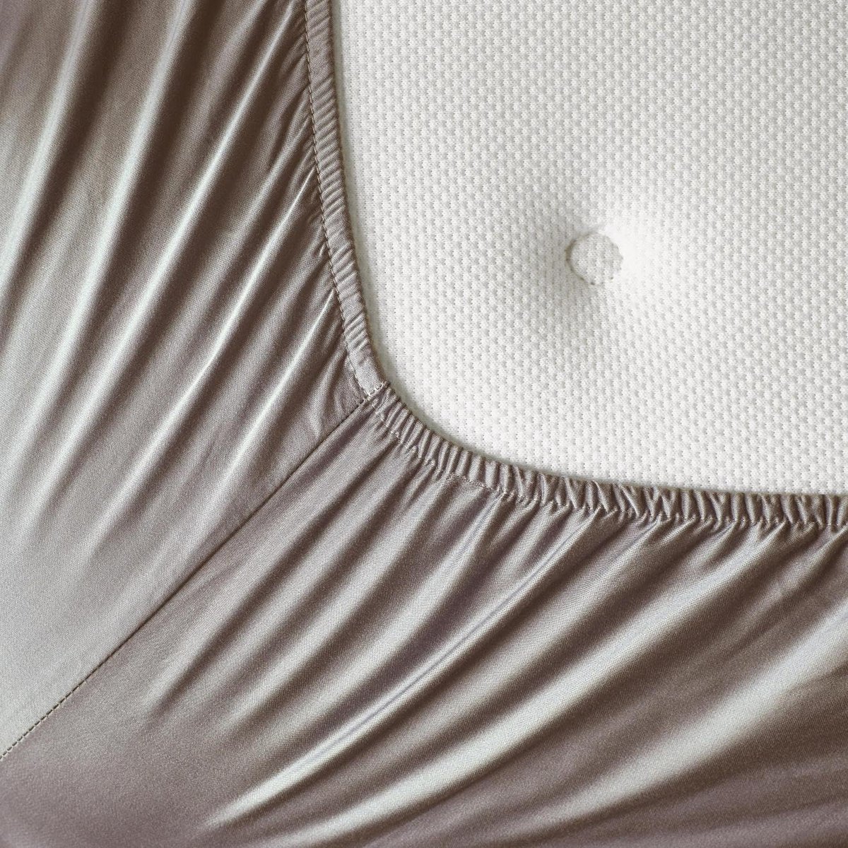 Fitted sheet 90 x 200 cm - TENCEL™ Lyocell Satin - Taupe bruin - Anti-allergisch & Hypoallergeen - SnelShoppen