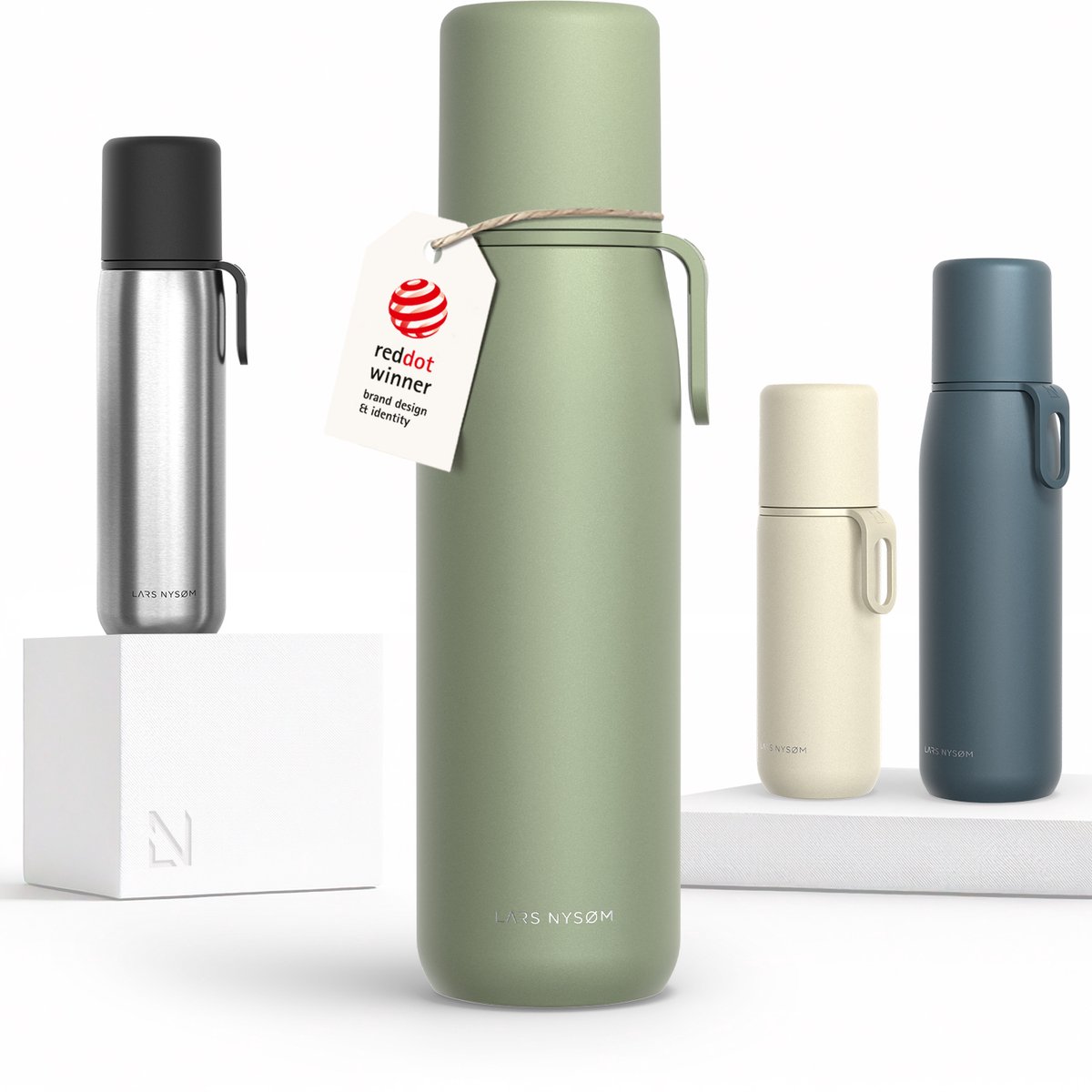 LARS NYSØM Roestvrijstalen Thermosfles - Dubbelwandige Geïsoleerde Drinkfles met Beker en Draagriem, Lekvrije Metalen Fles voor Reizen, Kantoor & Buitenactiviteiten (Sage Green)