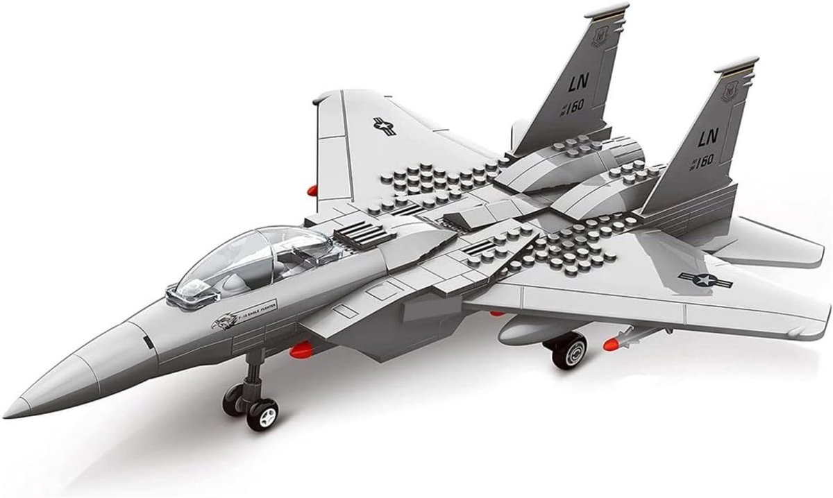 Model F15 Eagle tweemotorig tactisch jachtvliegtuig voor montage met blokken. Modelvliegtuig 1:48.