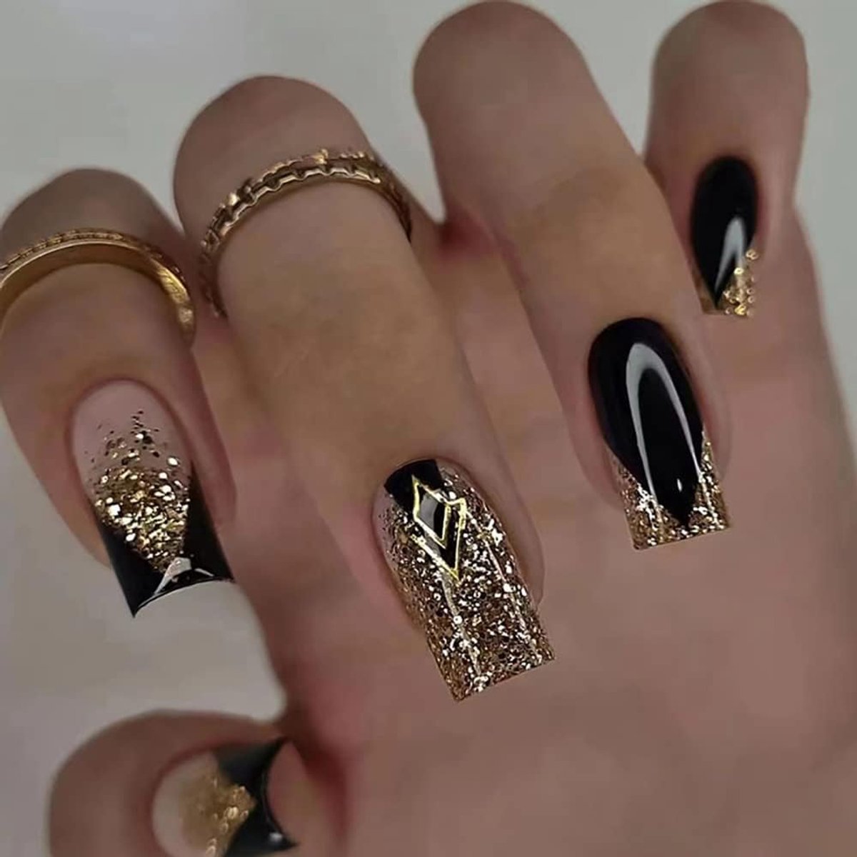 Valse Nagels 24 Stuks - Vlinder Star Gradient Kleur - Nude Roze met Rhinestones - Perfect voor Thuis Manicure - SnelShoppen