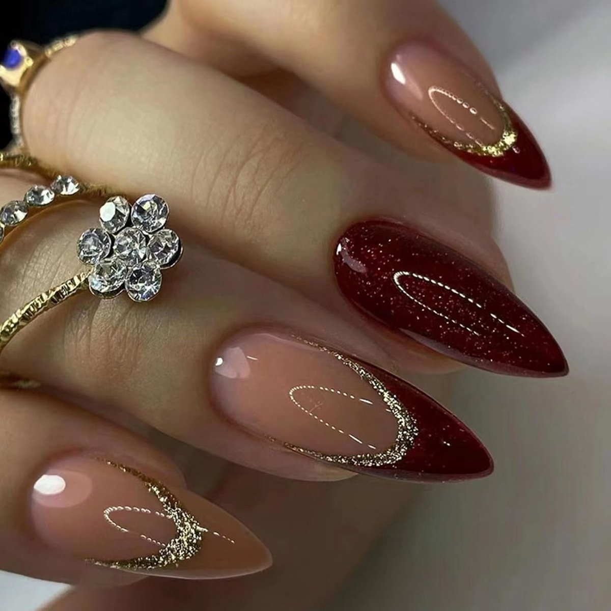 24 stuks press-on nagels, amandel, middellang, stiletto kunstnagels om op te plakken, rood, glanzende nepnagels, glitterdesign, kunstnagels met nagellijm, stickers voor vrouwen