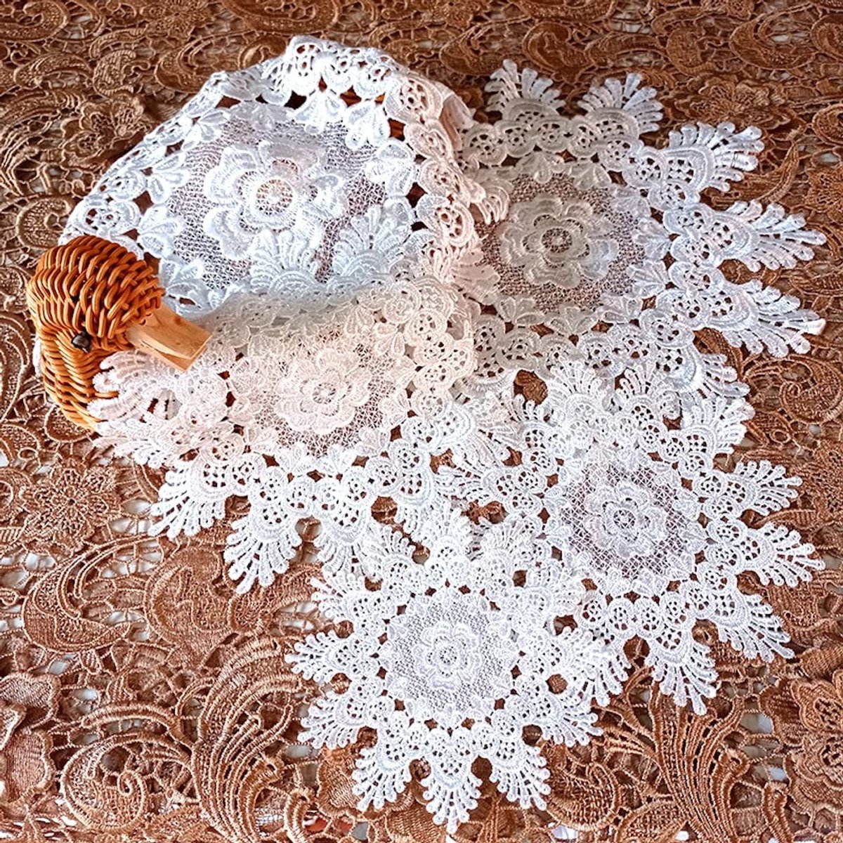Dailygoods- Placemat Set van 4 - Witte Kant Borduurwerk - Ronde Vorm - Tafelonderzetters - Eetkamer/Keuken - 20 cm Afmeting