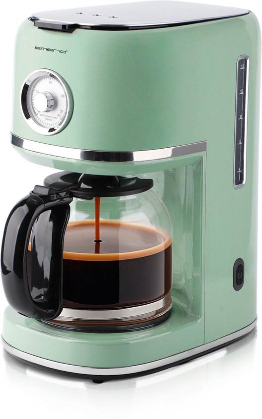 Lichtgroene Emerio koffiemachine met glazen kan vol met koffie en een warmhoudplaat.
