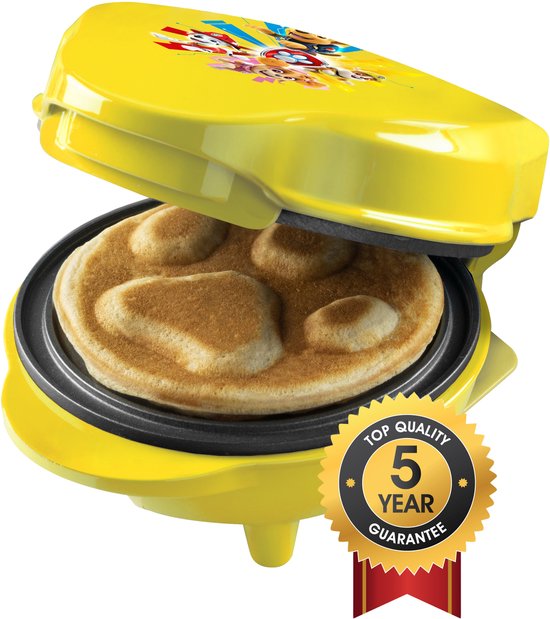 Gele wafelijzer met Paw Patrol-afbeelding, bakt een wafel in de vorm van een hondenpoot. Goudkleurige zegel '5 jaar garantie'.