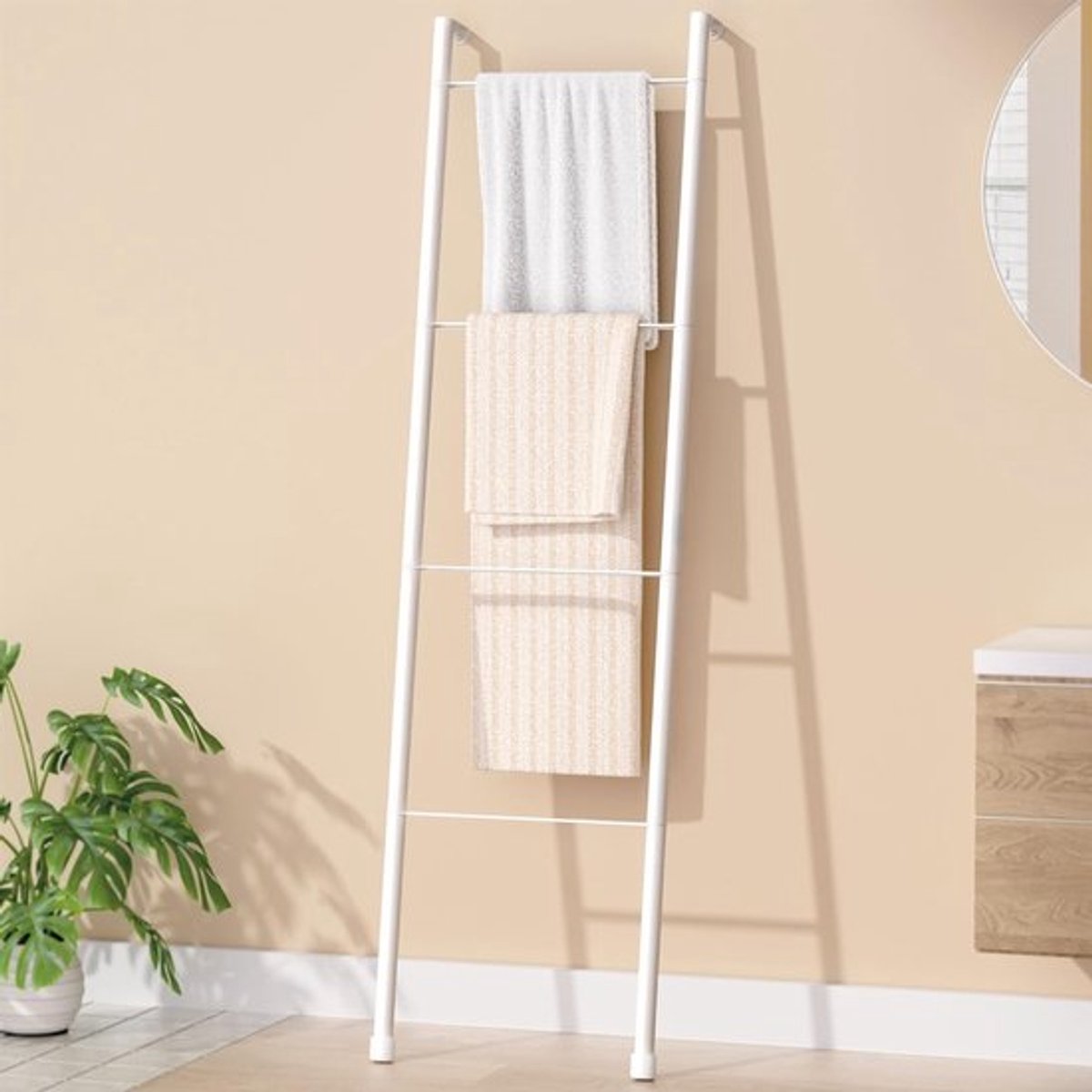 Stijlvolle Witte Handdoekhouder van Metaal - Decoratieve Handdoekladder voor Badkamer, Woonkamer en Keuken, Ideaal voor Handdoeken en Dekens