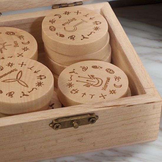 Runen Set Hout - Noorse Waarzeggerij - Spirituele Oefening - Authentiek Gegraveerd - 12 x 12 x 6 cm — afbeelding 5