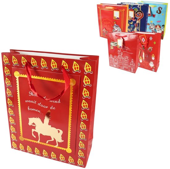 Rood cadeauzakje met goudkleurige afbeelding van Sint Nicolaas te paard en tekst "Hoor de wind waait door de bomen".