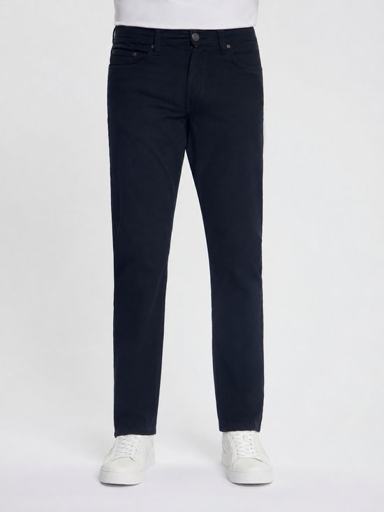 Donkerblauwe chino broek van stretch twill, regular fit, van voren gefotografeerd.