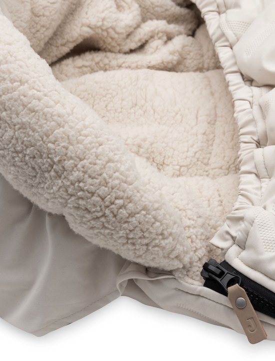 Jollein - Voetenzak voor Autstoel & Kinderwagen - Embossed - Sand - Polyester - Footmuff Maxi Cosi, Kinderwagen of Autostoel - 42x82cm van Jollein — afbeelding 2