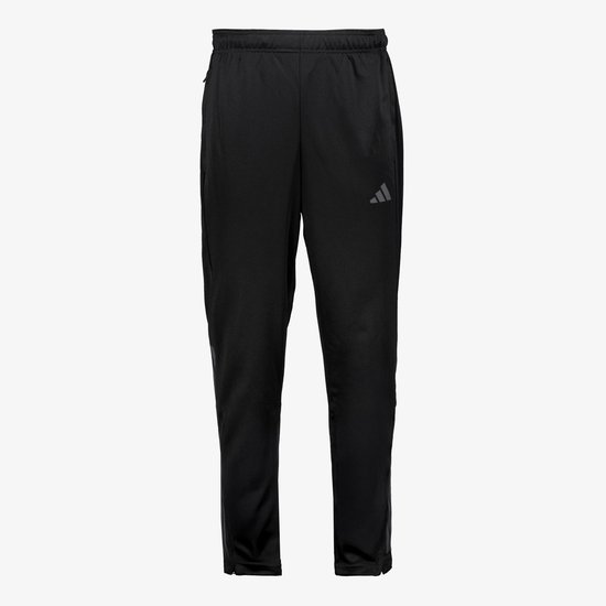 Zwarte joggingbroek met grijze Adidas logo op de linker dij en grijze accenten op de zijkant.