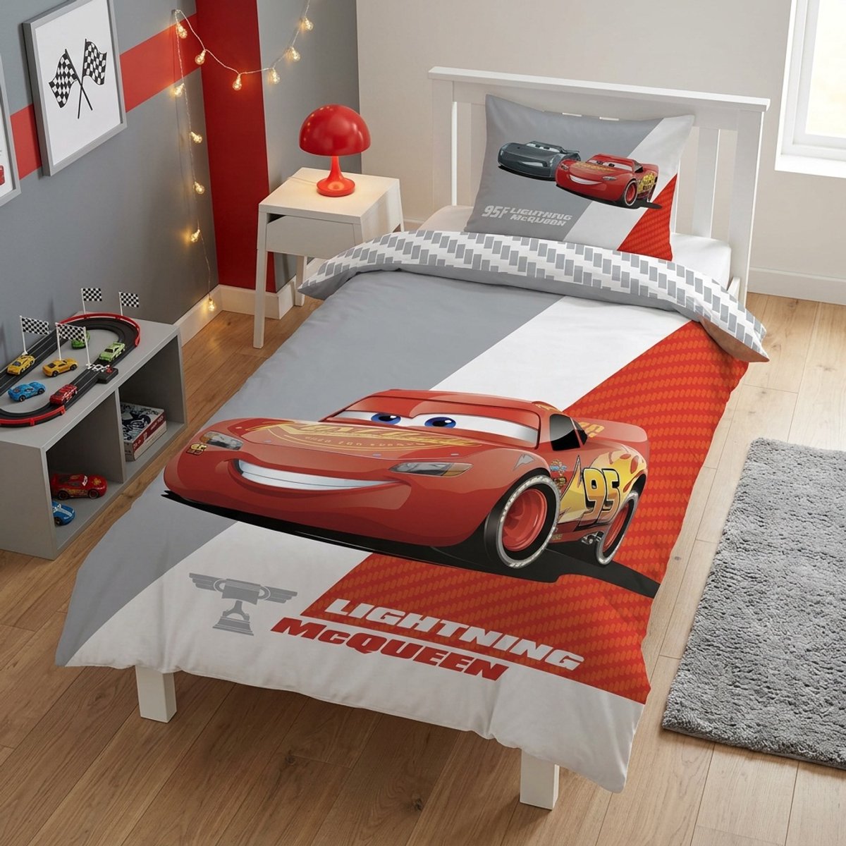 Disney Cars Dekbedovertrek - Lightning McQueen - Eenpersoons - 140 x 200 cm - 65 x 65 cm - Polycotton