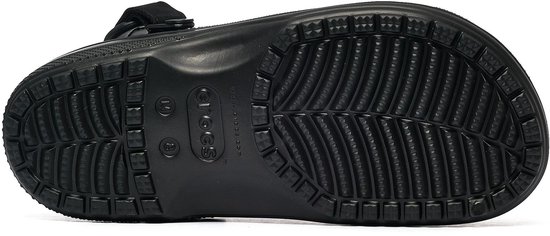 Zwarte Crocs Yukon Vista II klomp met een profielzool.