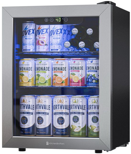 Zwarte drankkoelkast van KitchenBrothers gevuld met Ovive energy drinks, Sunnyside limonades en Northvale alcoholvrij bier.